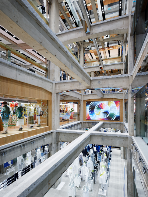Uniqlo Flagship Shop Uniqlo Tokyo Has Opened Up In The Classy Town Of