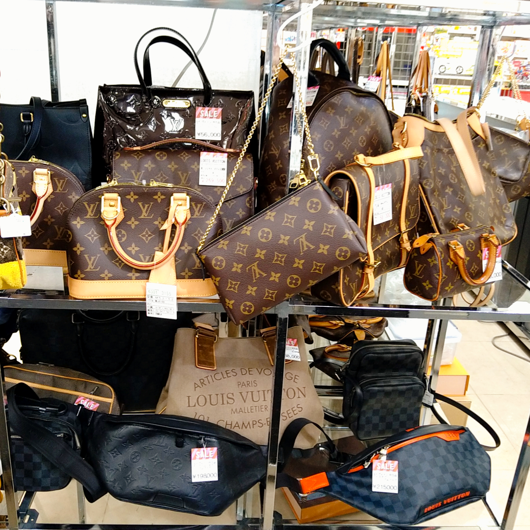 Get second-hand luxury brand items at special prices! If you're in Tokyo  during the first half of October, be sure to check out this article!