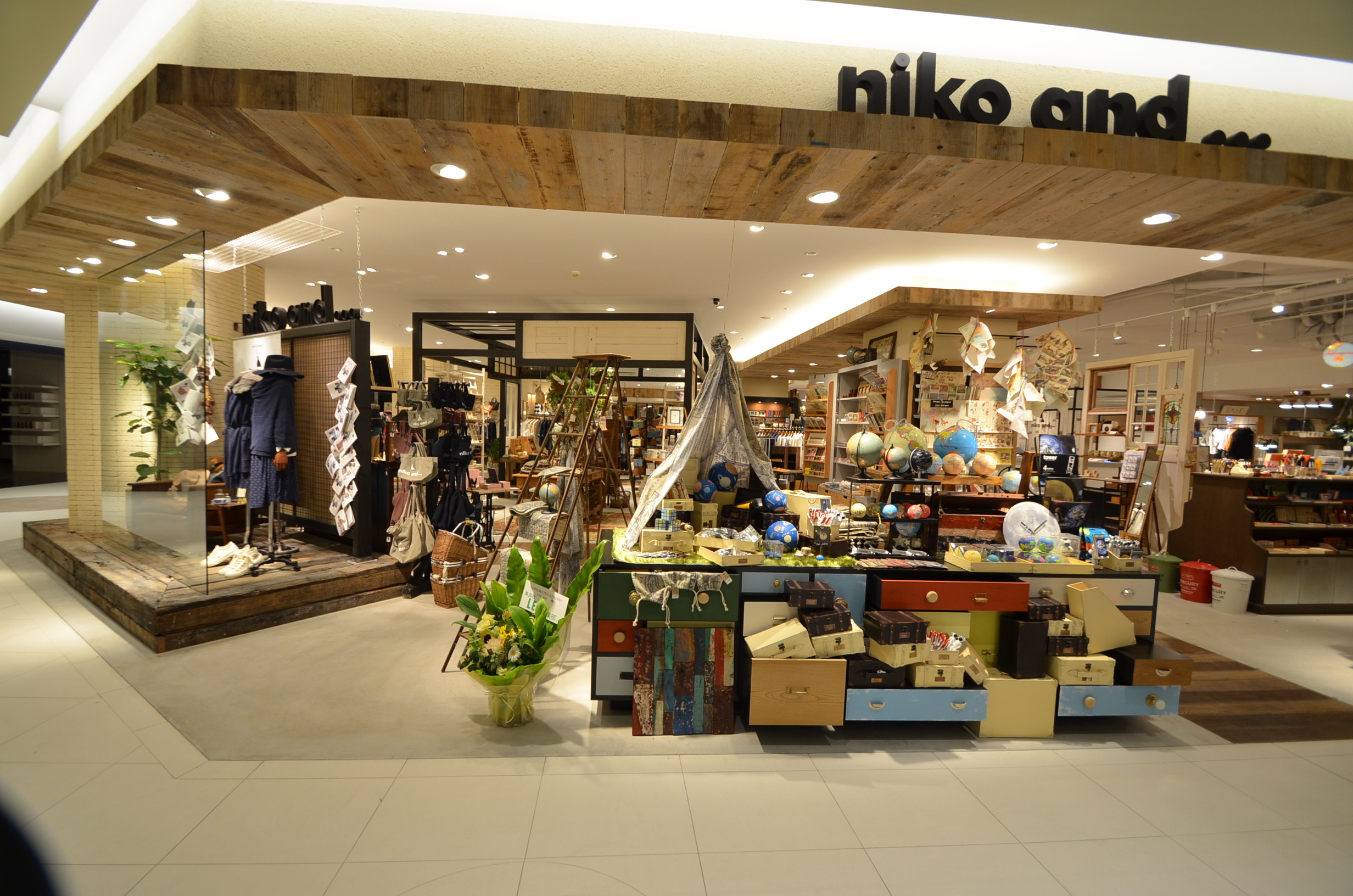 niko and... CANAL CITY HAKATA | Japan Shopping Now