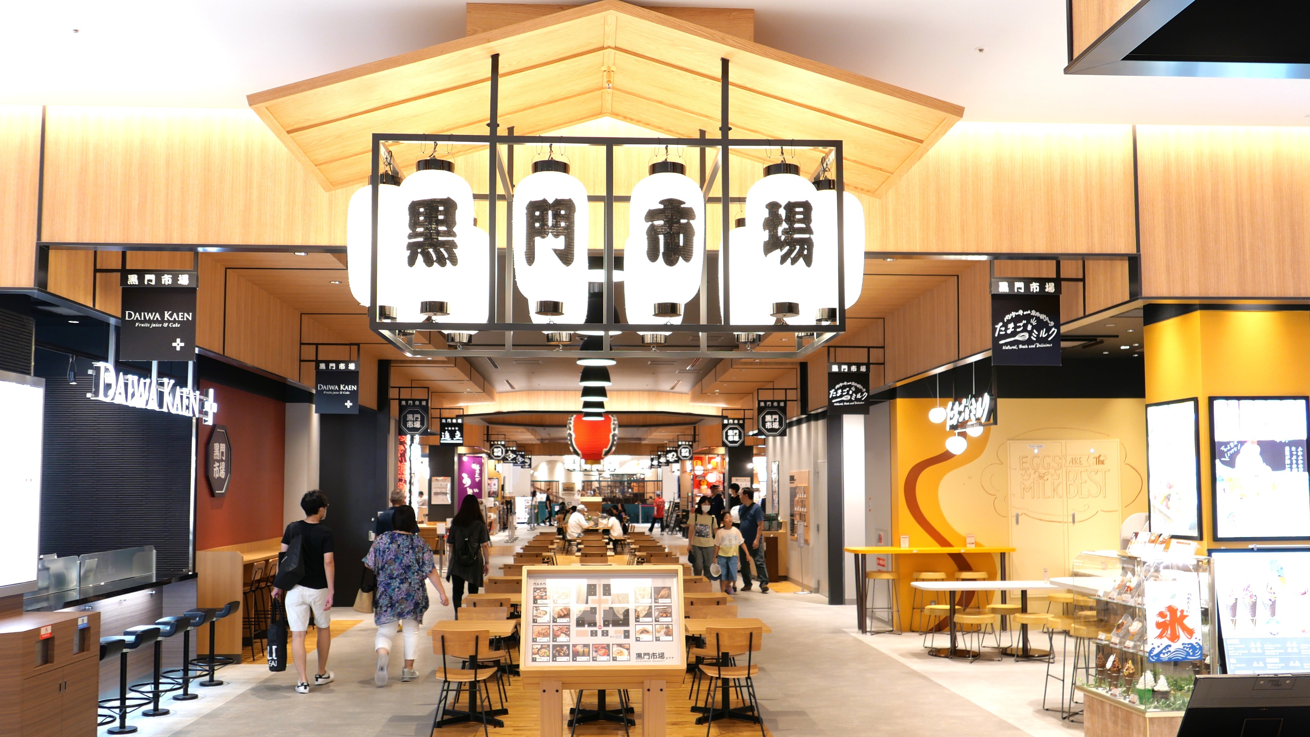 Mitsui Shopping Park where you can enjoy both outlets and Osaka's food
